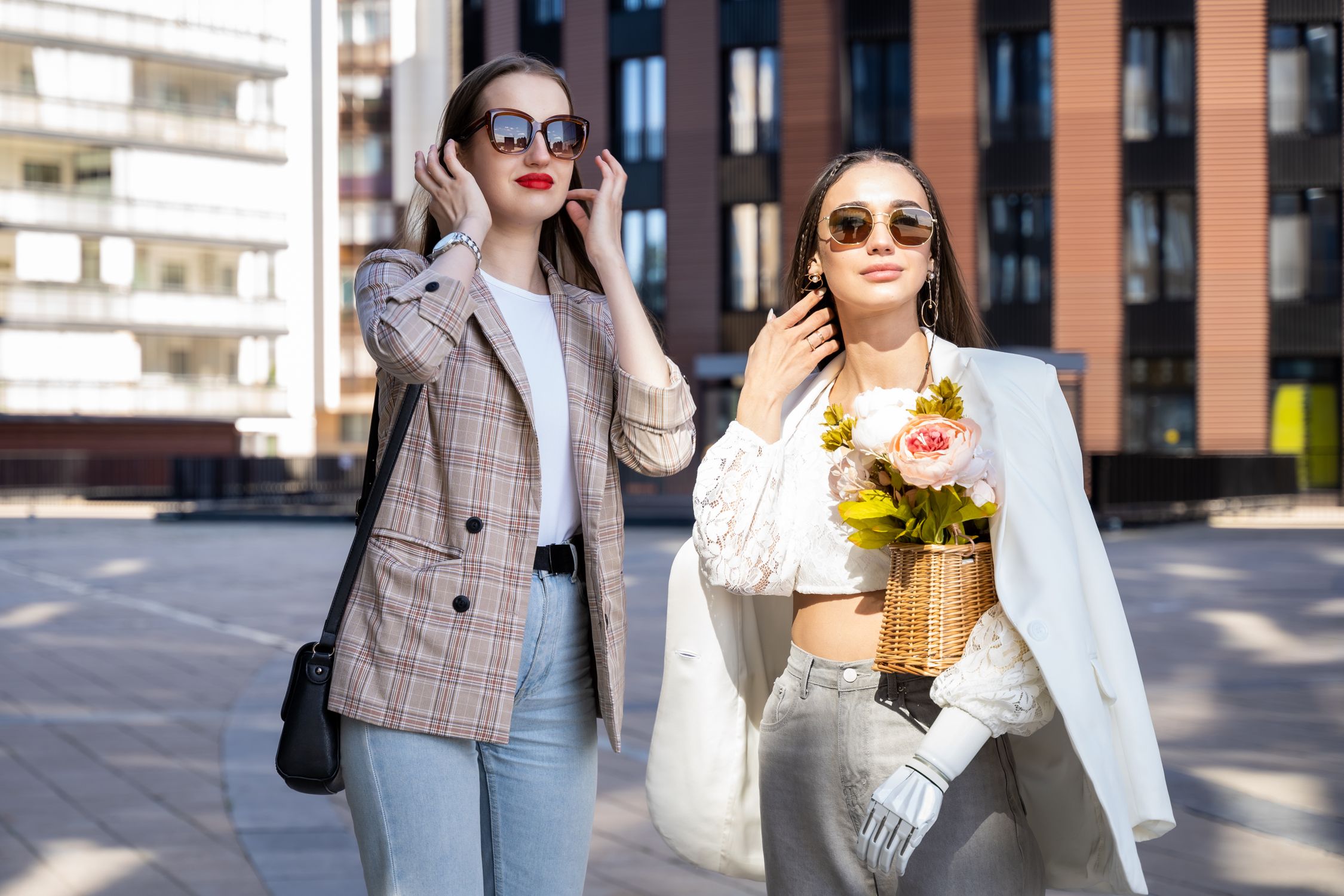 Friends in relaxed tailoring on a sunny city street